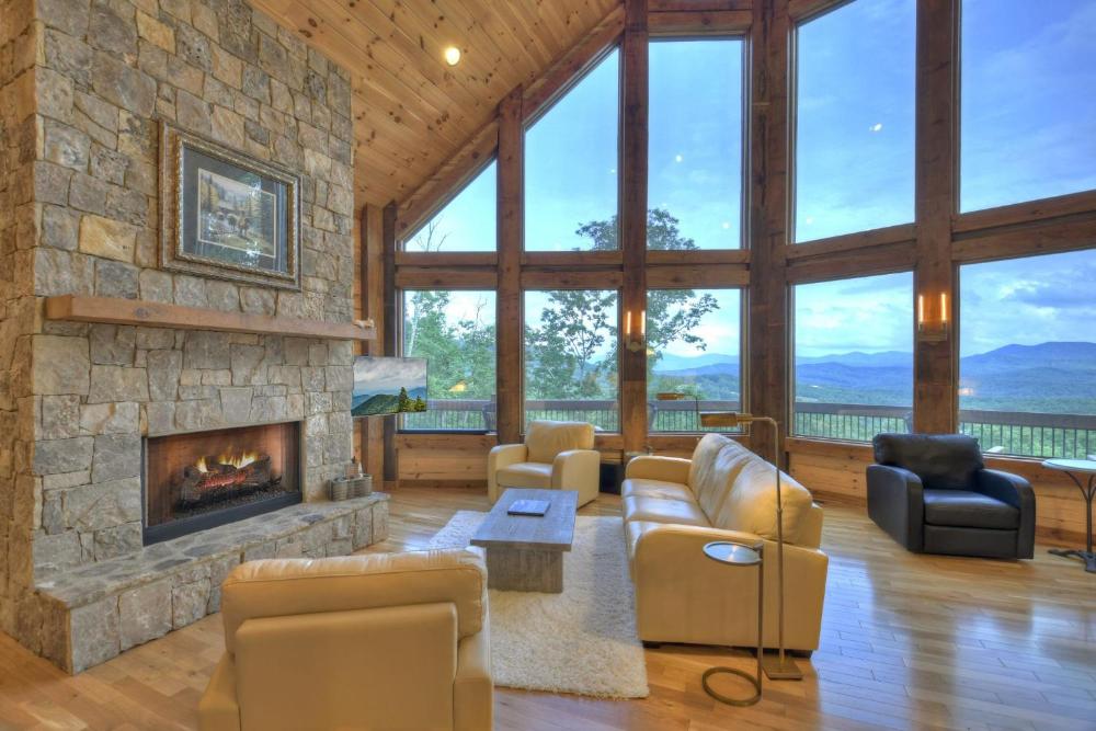 Honey Hill Gorgeous long-range mountain views